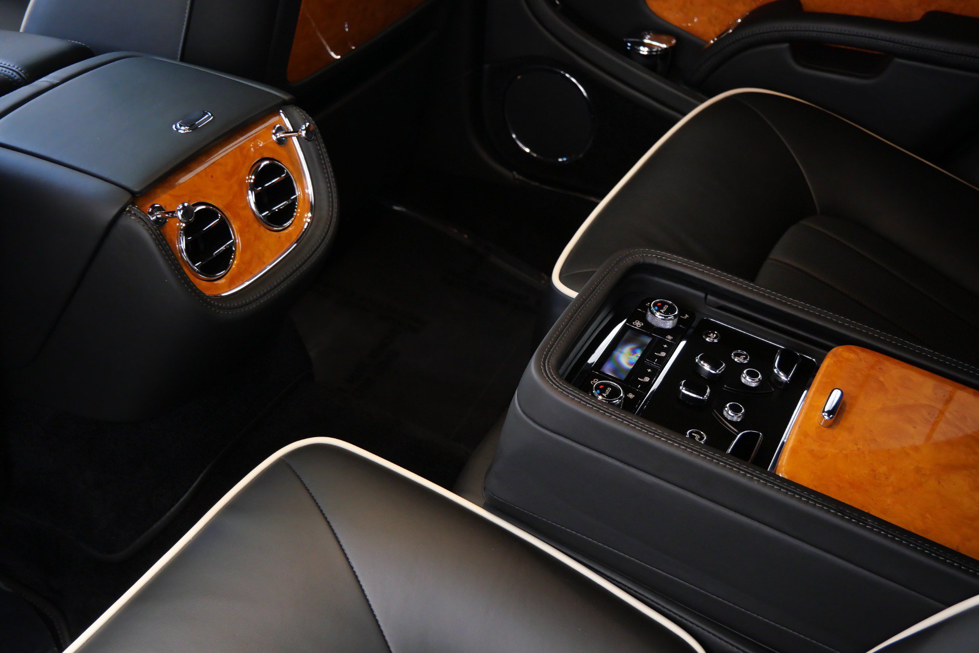 Used 2013 Bentley Mulsanne RWD image 32