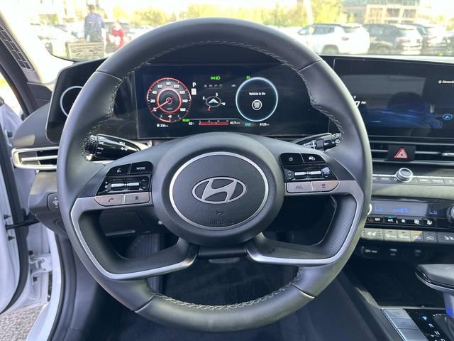 Used 2025 Hyundai Elantra Limited image 29