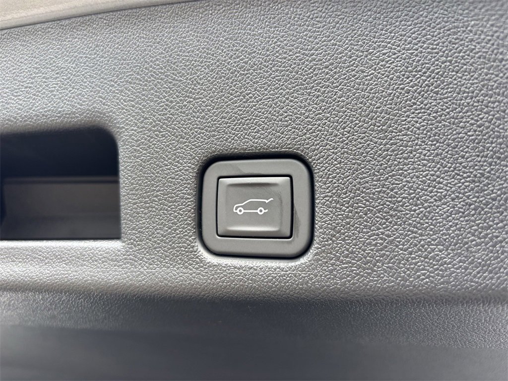 New 2026 Chevrolet Traverse High Country w/ LPO, Floor Liner Package image 17