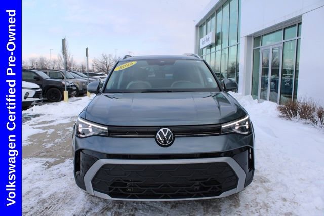 Used 2025 Volkswagen Taos SE image 2