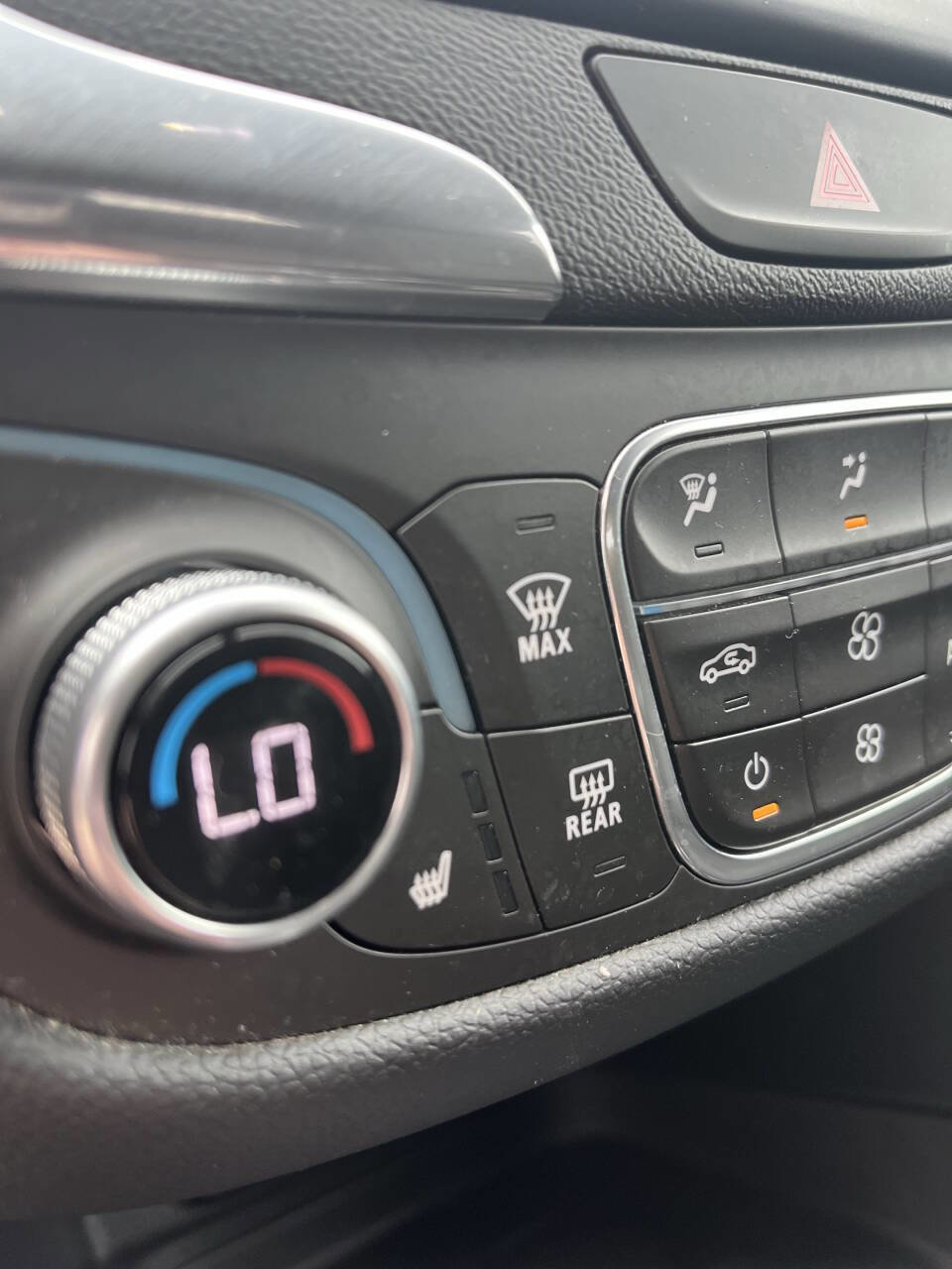 Used 2018 Chevrolet Equinox LT image 24