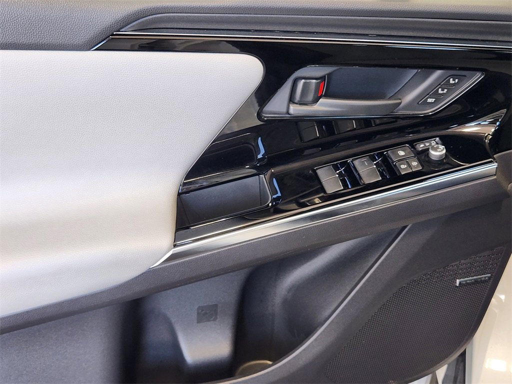 Used 2023 Subaru Solterra AWD image 17