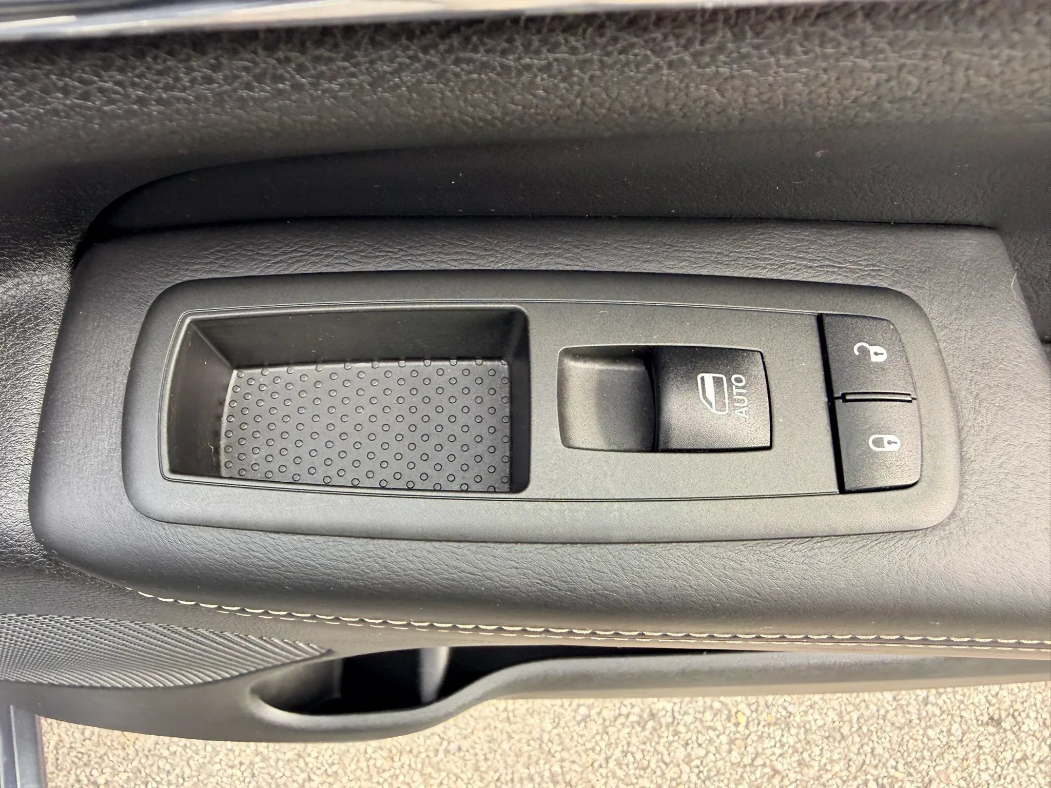 Used 2014 Jeep Grand Cherokee Overland AWD/4WD image 22