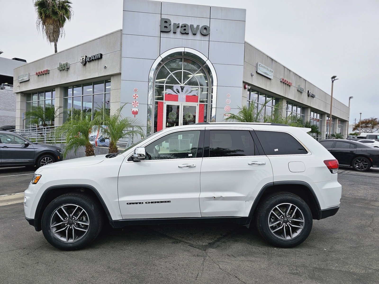 Used 2020 Jeep Grand Cherokee Limited w/ Luxury Group II image 4