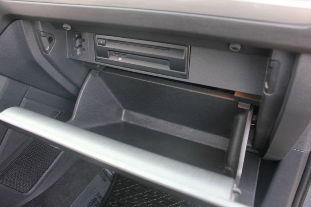 Used 2019 Volkswagen Tiguan SE image 37