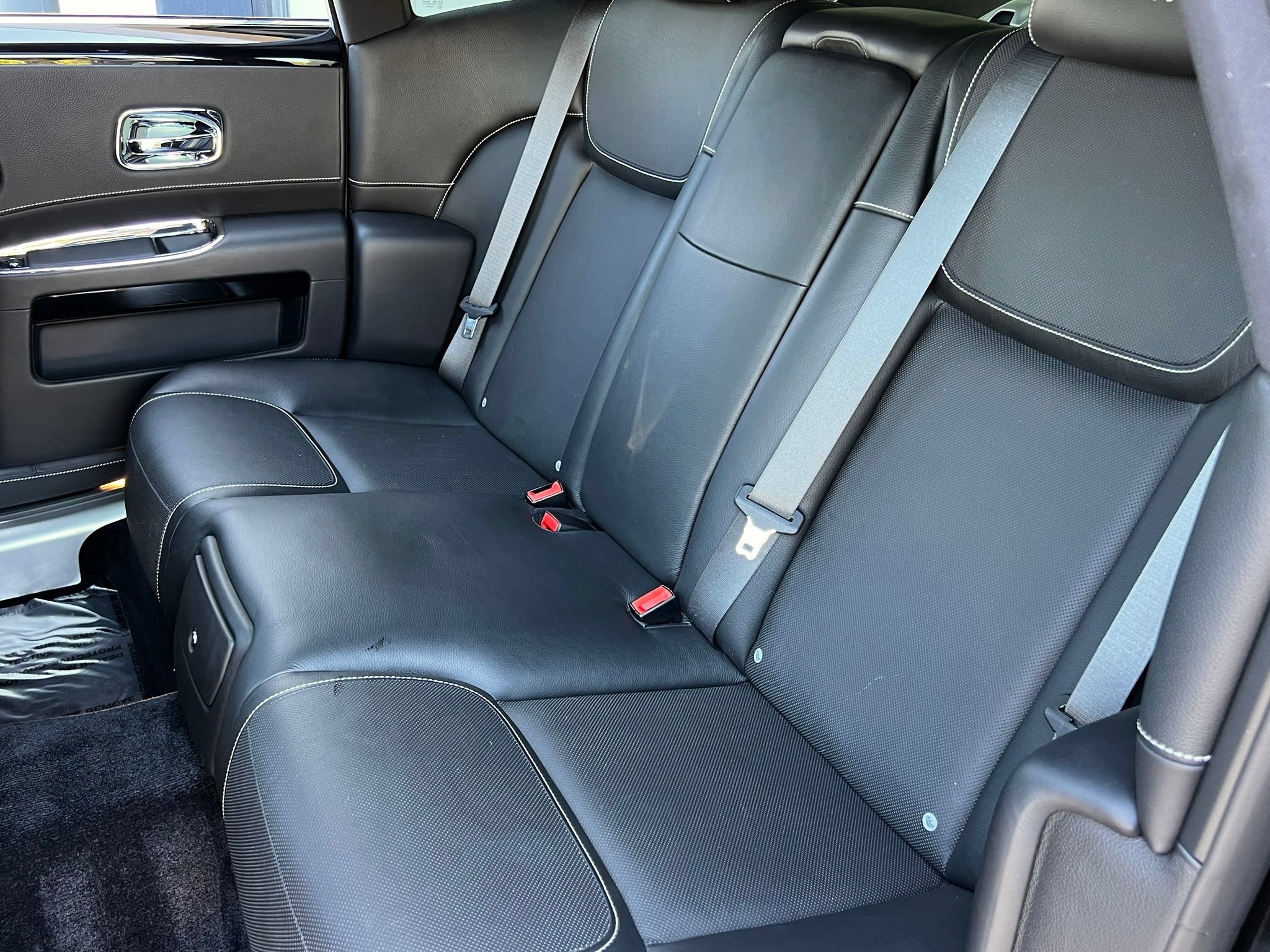 Used 2017 Rolls-Royce Ghost RWD image 17