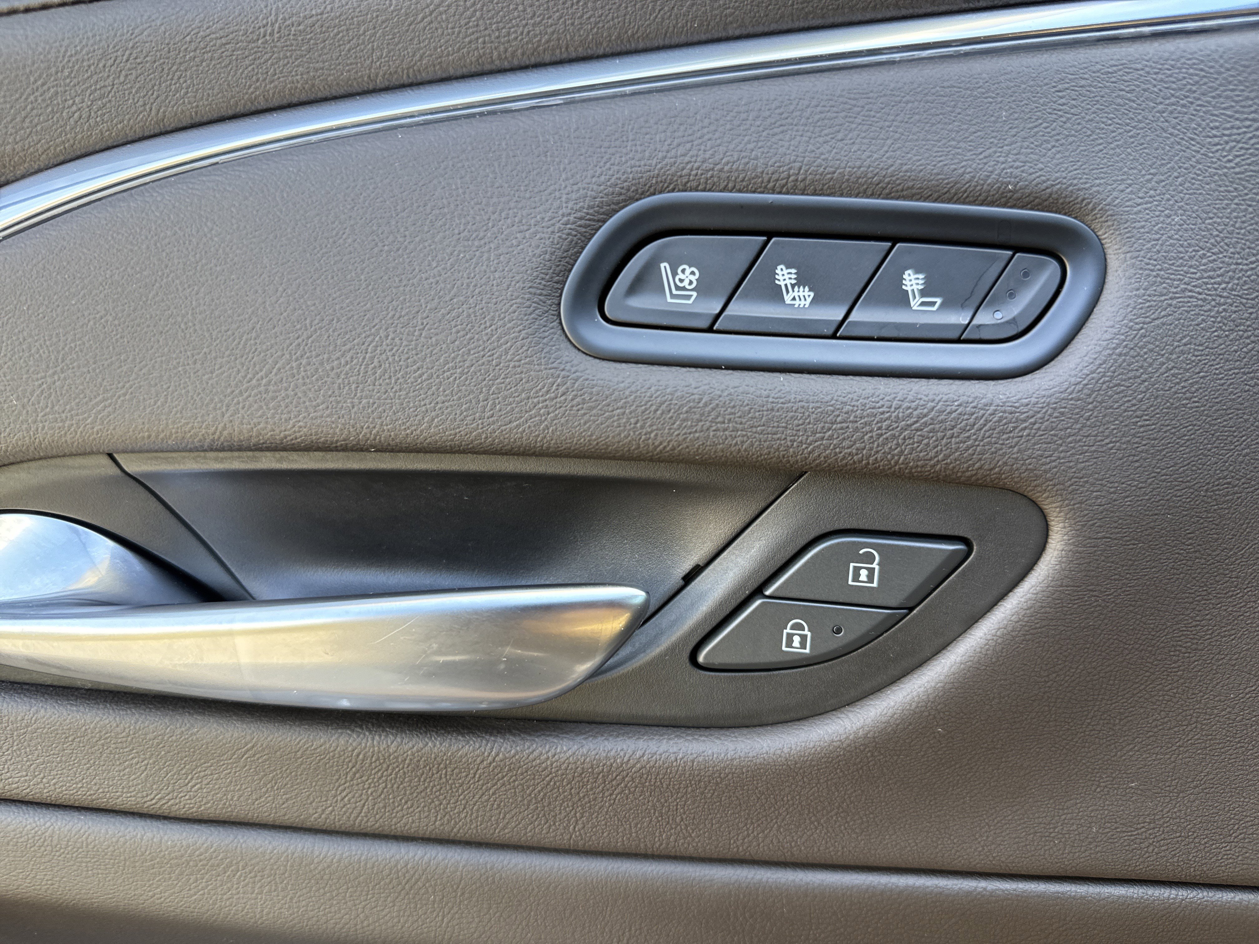 Used 2022 Cadillac Escalade Sport w/ Touring Package RWD image 16