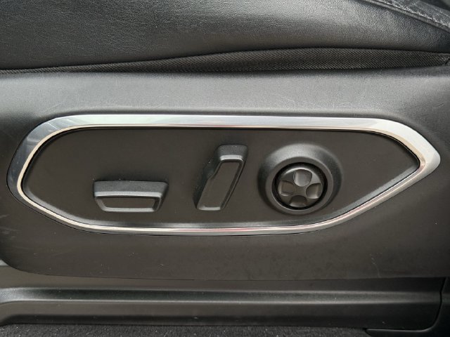 Used 2024 Jeep Wagoneer L Series II RWD image 28
