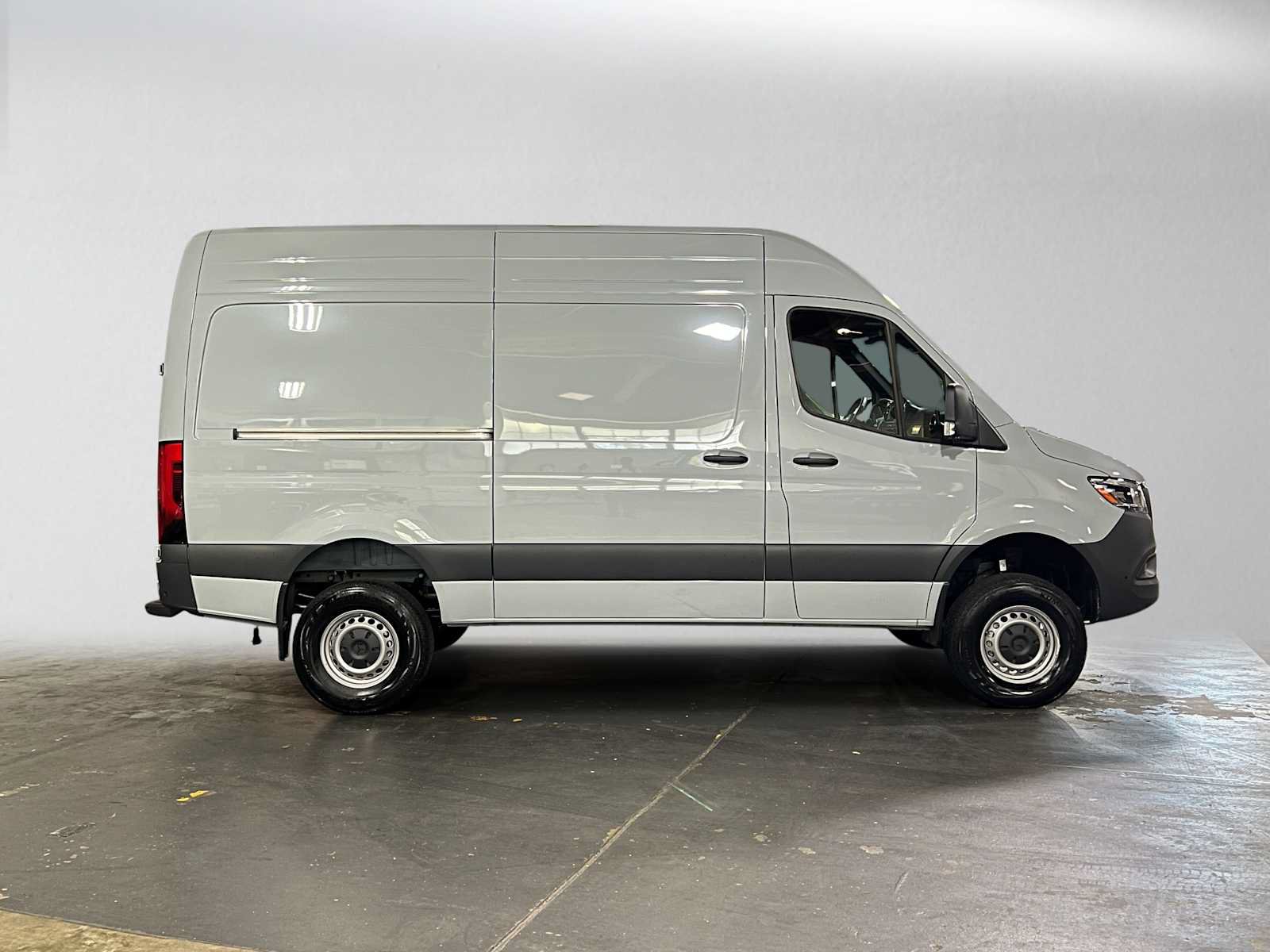 Used 2026 Mercedes-Benz Sprinter 2500 image 2