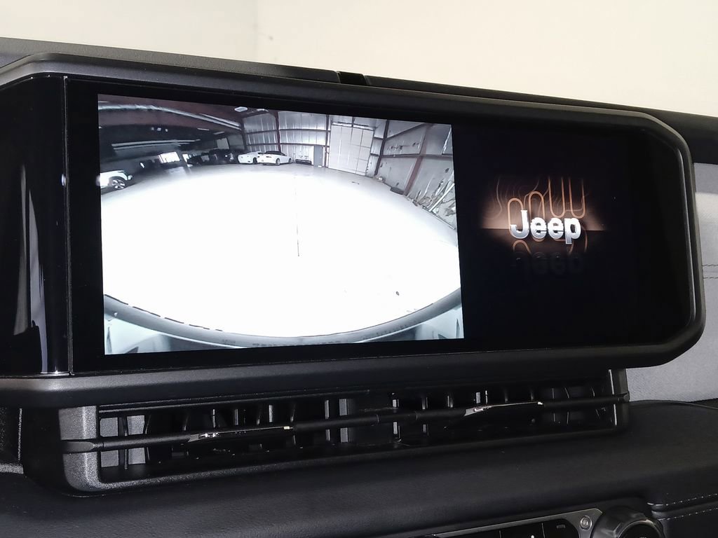 Used 2025 Jeep Wrangler Unlimited Sahara image 26