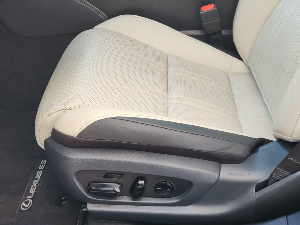 Certified 2024 Lexus ES 350 w/ Technology Package FWD image 23