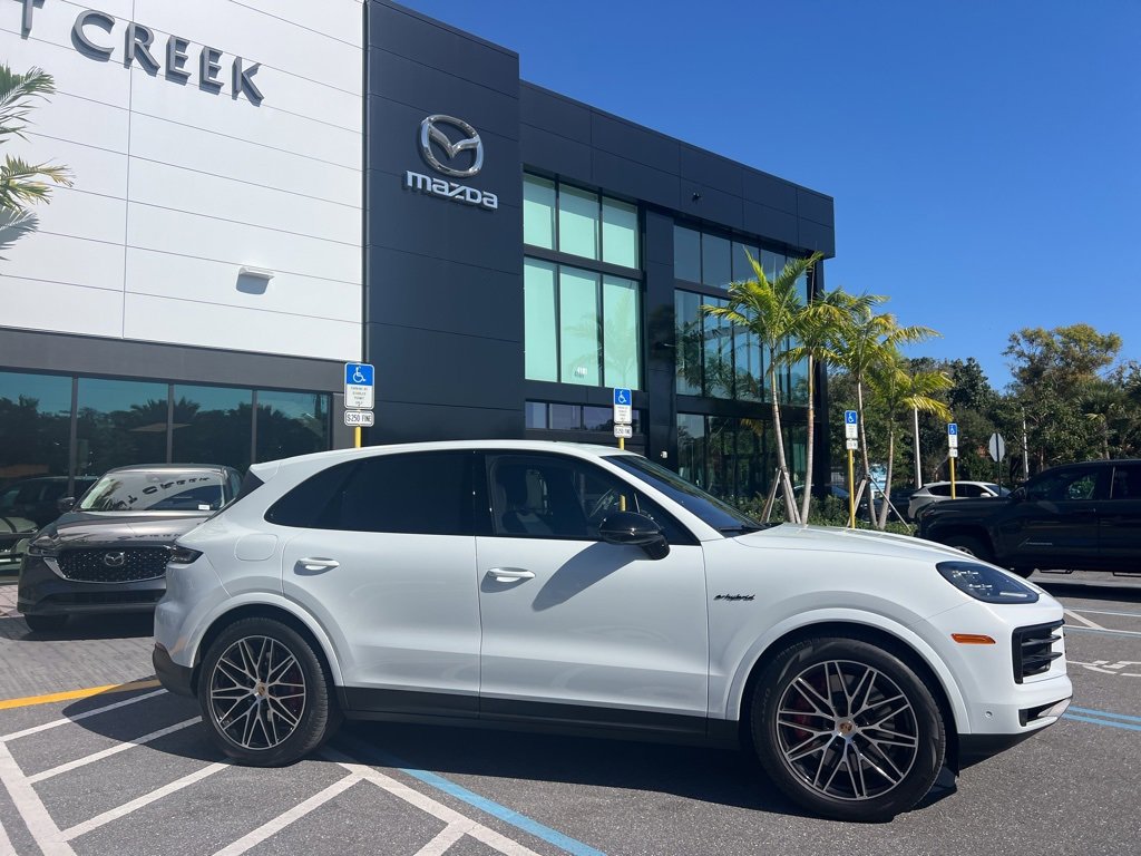 Used 2024 Porsche Cayenne S image 6