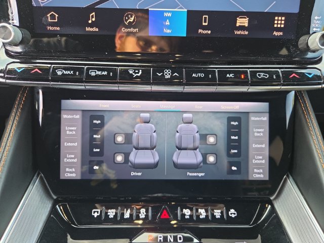 Used 2022 Jeep Grand Wagoneer Series III w/ HD Trailer Tow Package AWD/4WD image 22