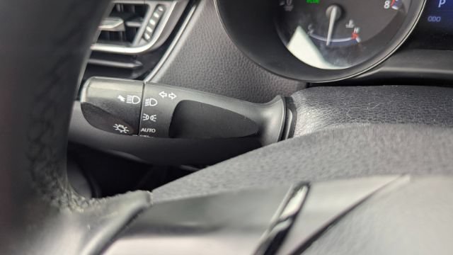 Used 2018 Toyota C-HR XLE FWD image 27