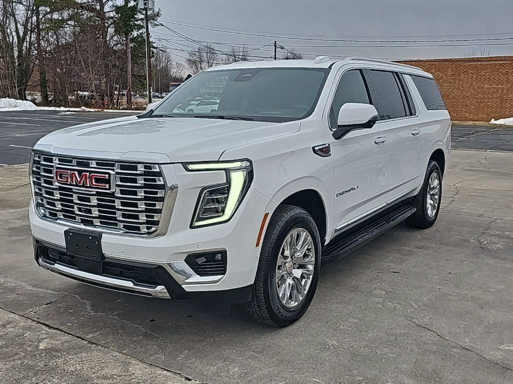 Used 2025 GMC Yukon XL Denali image 3