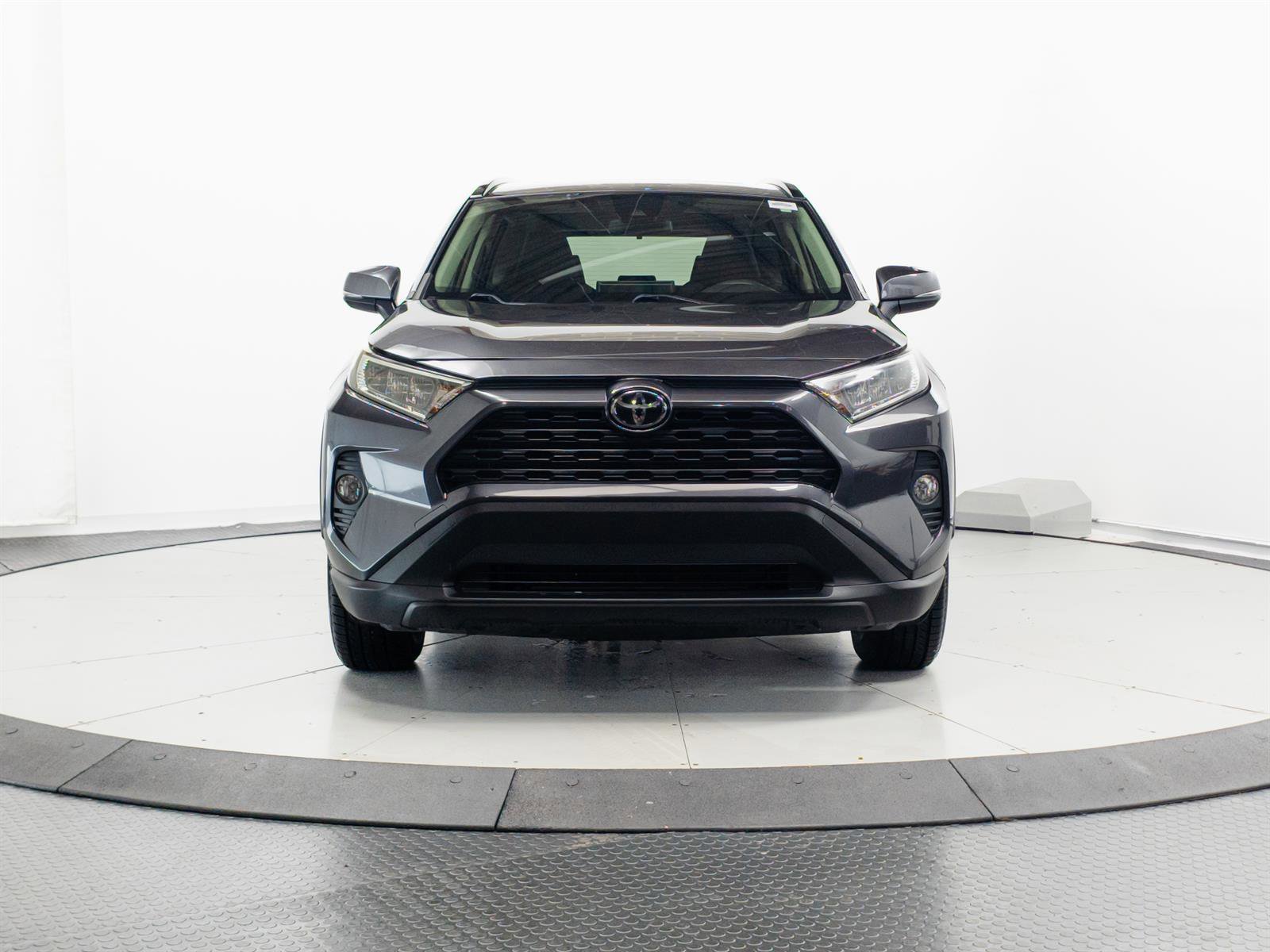 Used 2019 Toyota RAV4 XLE AWD/4WD image 2