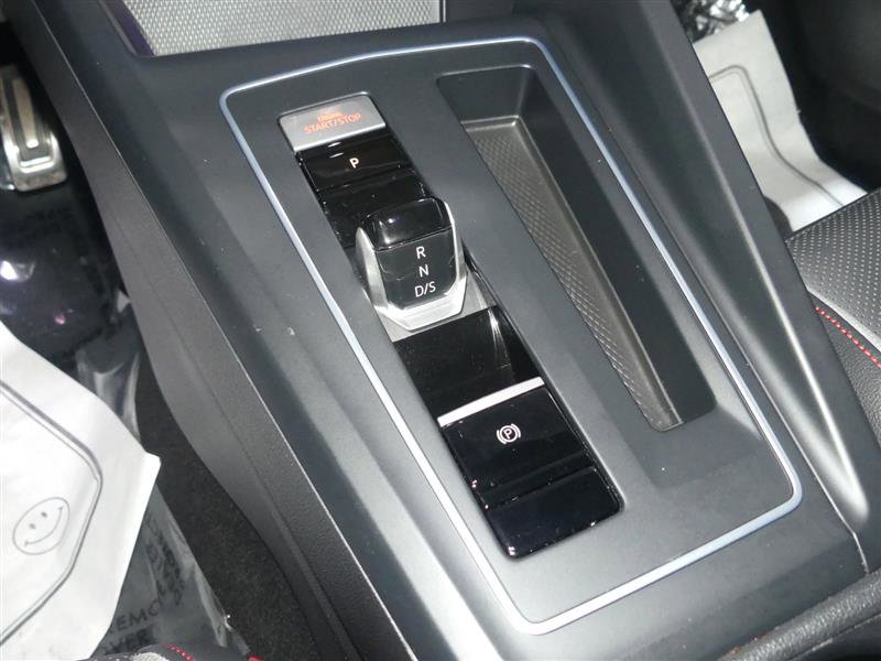 Used 2022 Volkswagen GTI SE image 38