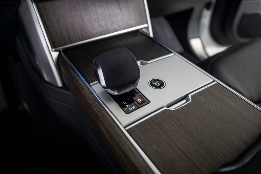 Used 2025 Land Rover Range Rover SE image 35