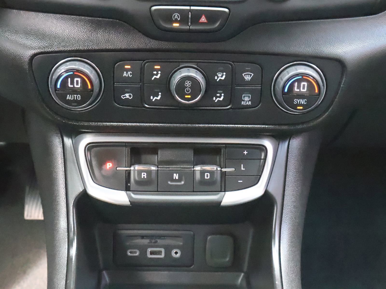 Used 2024 GMC Terrain SLT image 43