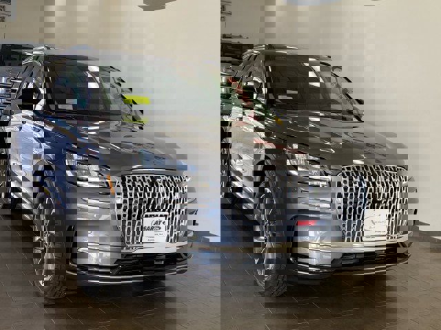 New 2025 Lincoln Corsair AWD w/ Equipment Group 101A image 2