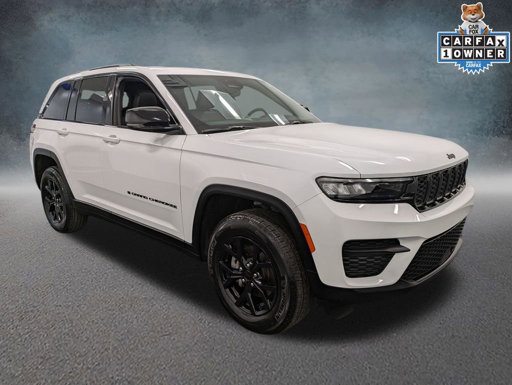 Used 2024 Jeep Grand Cherokee Altitude image 3