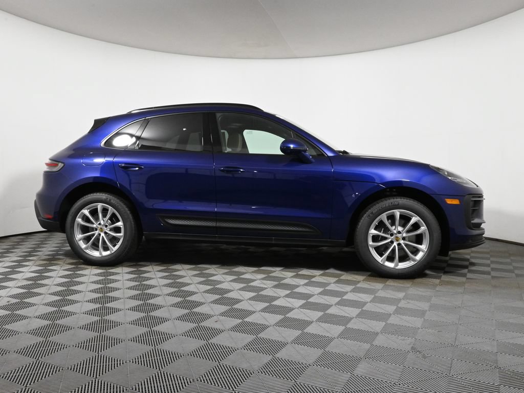 Used 2025 Porsche Macan AWD/4WD image 8