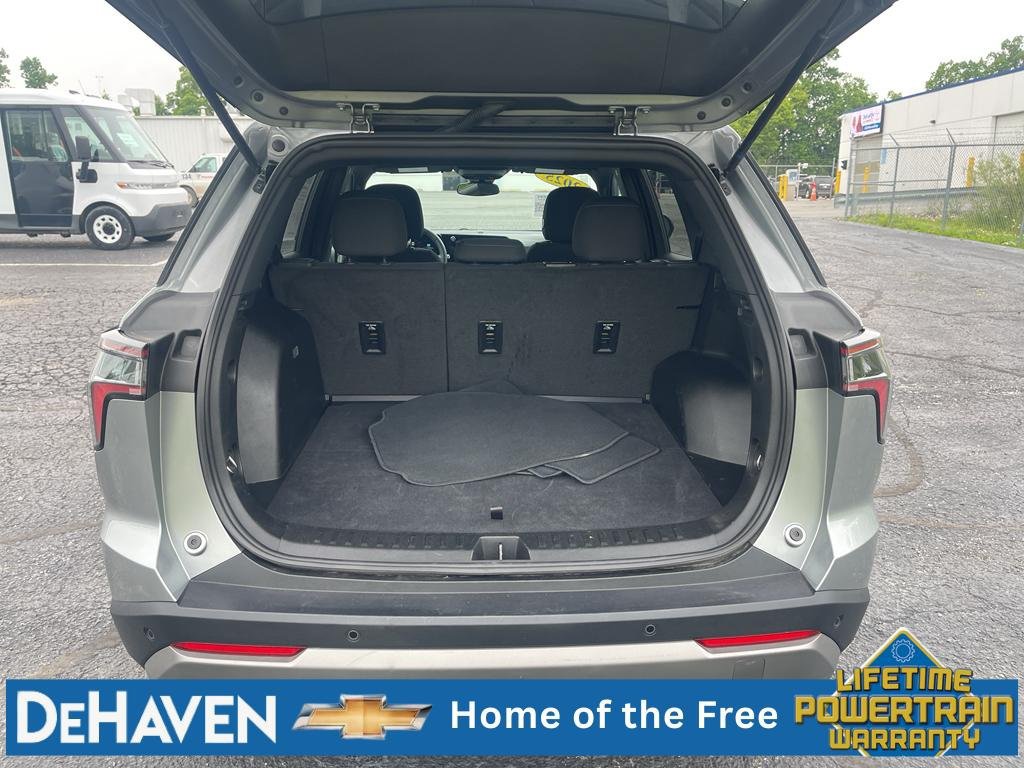 Used 2025 Chevrolet Equinox LT AWD/4WD image 25