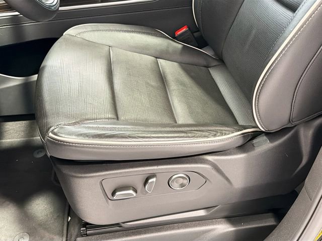 Certified 2025 Cadillac Escalade ESV Premium Luxury image 19