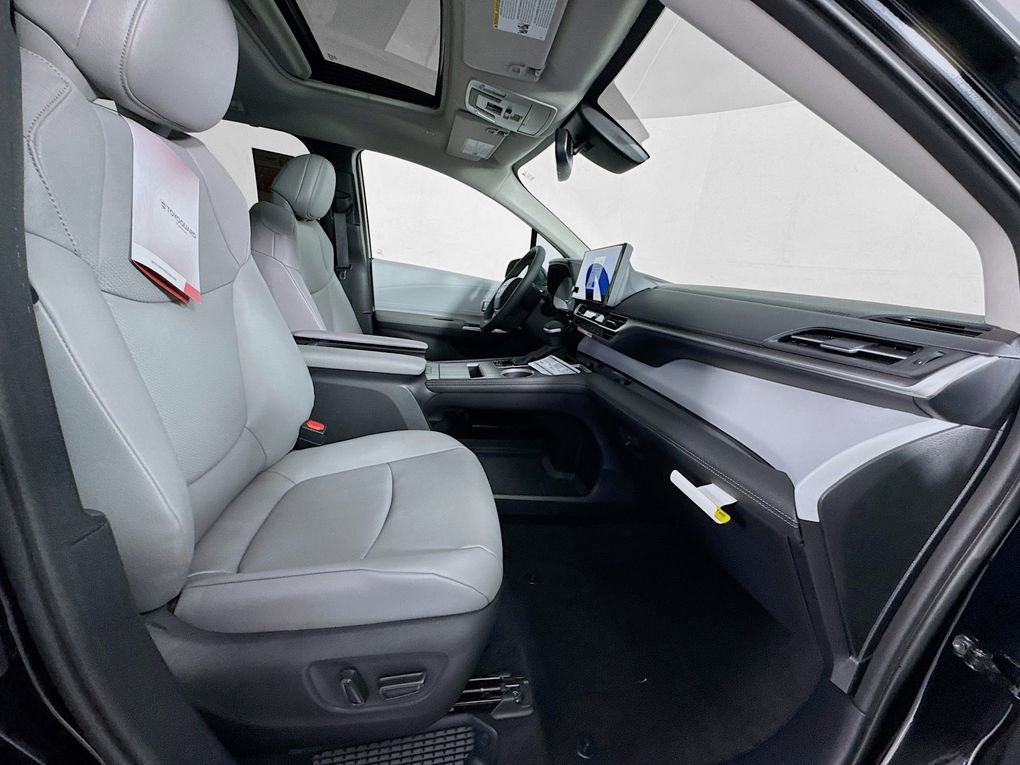 New 2026 Toyota Sienna XLE image 29