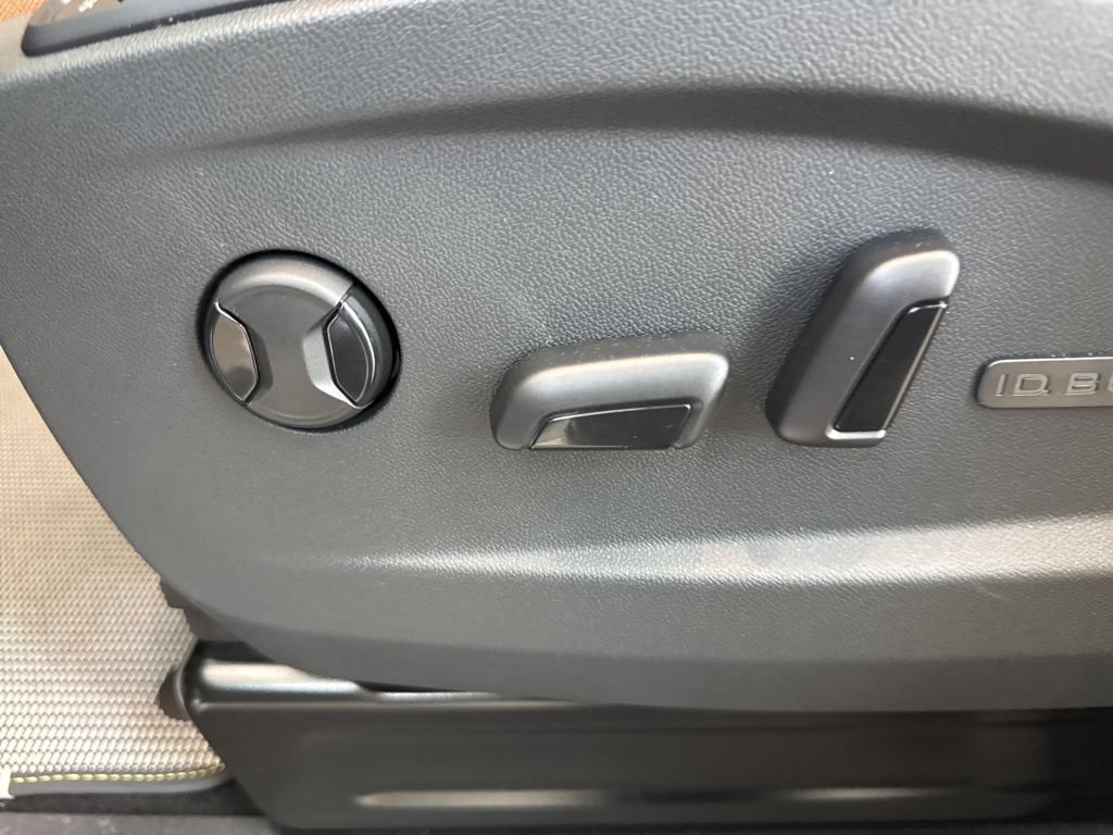 New 2025 Volkswagen ID. Buzz Pro S Plus AWD/4WD image 24