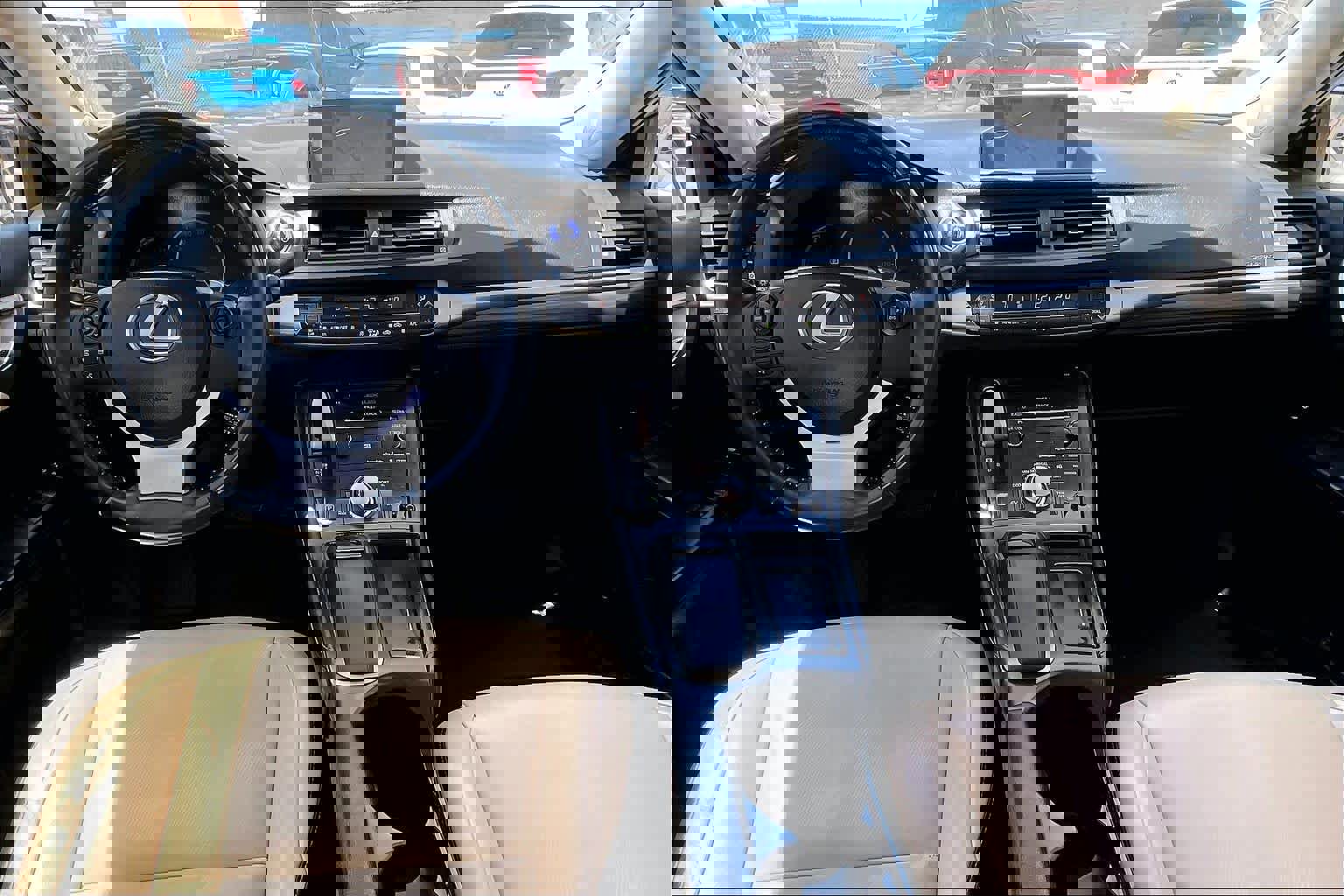 Used 2014 Lexus CT 200h FWD image 15