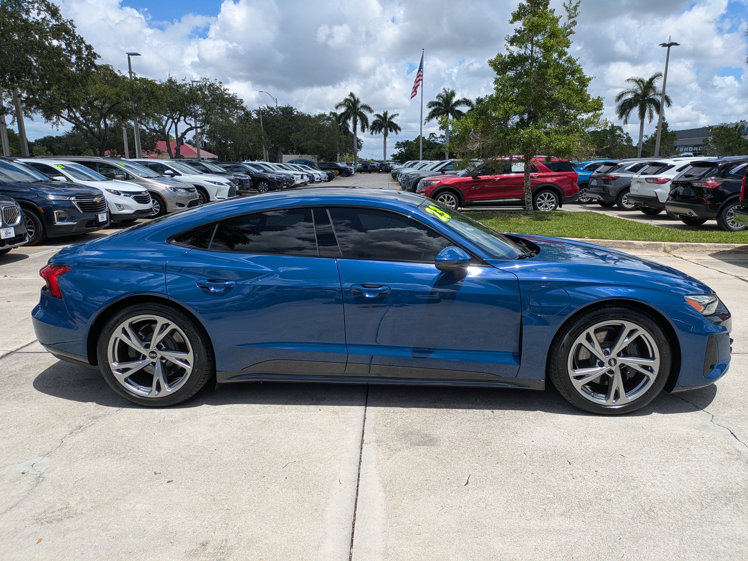 Used 2023 Audi e-tron GT Premium Plus AWD/4WD image 3