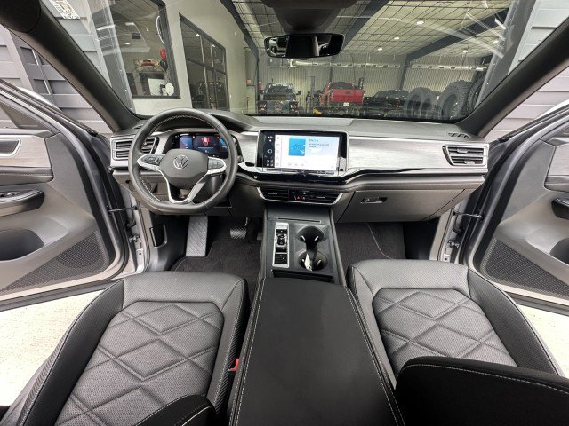 Used 2024 Volkswagen Atlas Cross Sport SE image 16