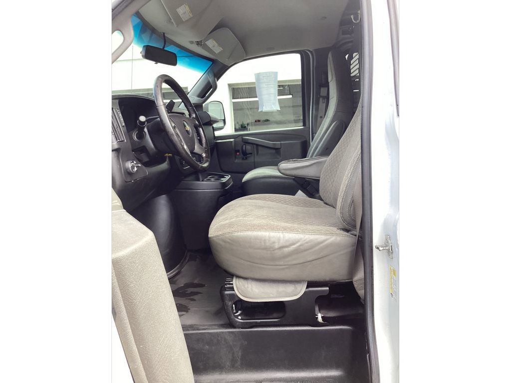 Used 2017 Chevrolet Express 2500 image 9