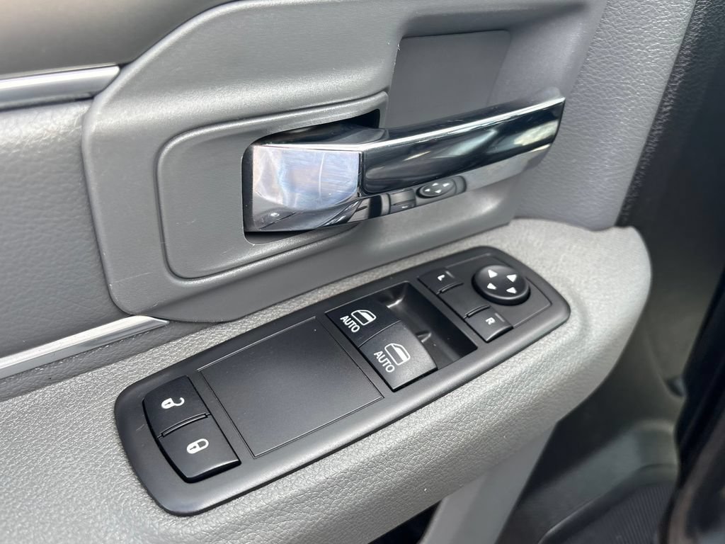 Used 2018 RAM 5500 Tradesman w/ Power & Remote Entry Group RWD image 15