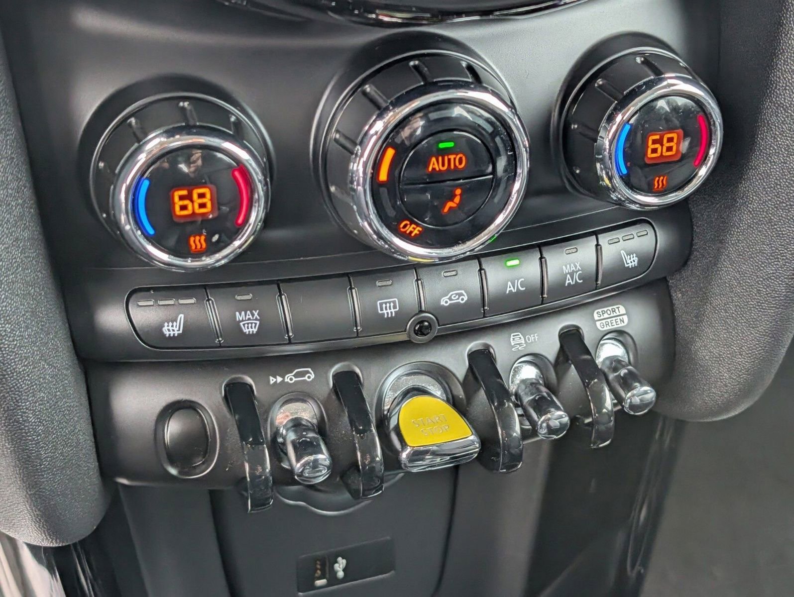 Used 2023 MINI Cooper SE FWD image 8
