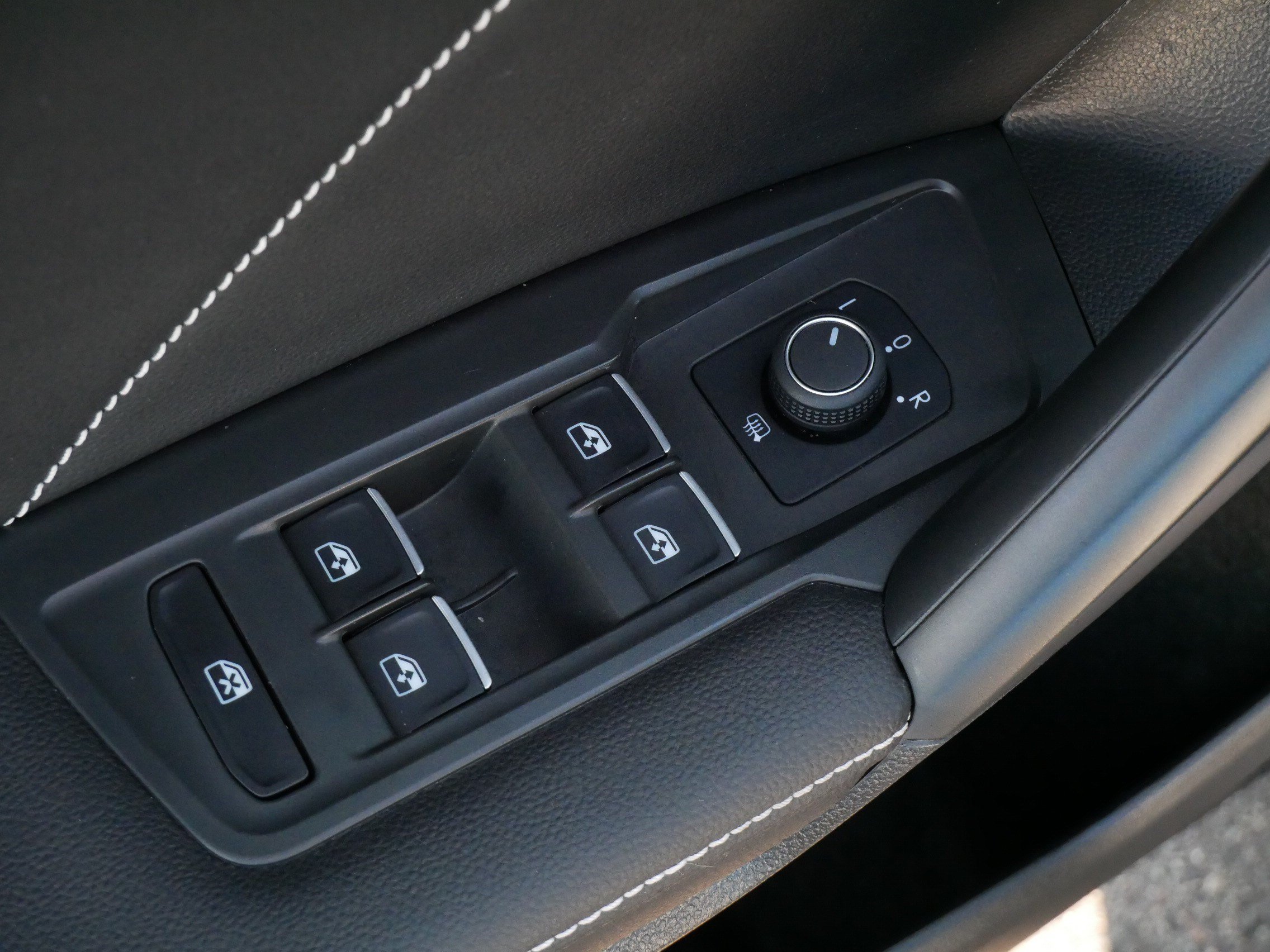 Certified 2023 Volkswagen Tiguan SE R-Line AWD/4WD image 20