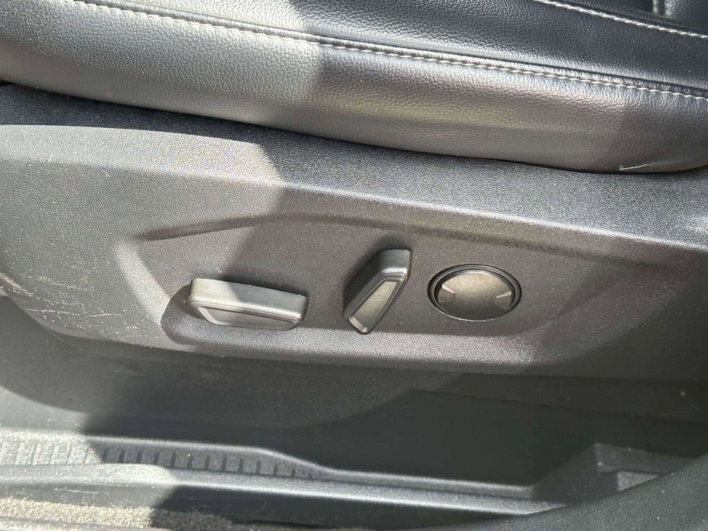 Used 2024 Ford Edge SEL image 19