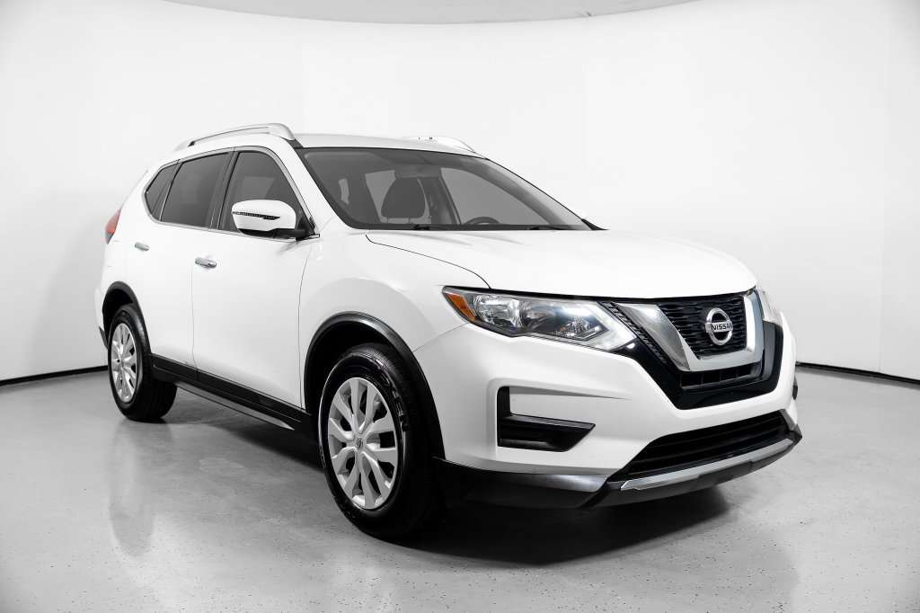 Used 2017 Nissan Rogue S w/ S Appearance Package FWD image 2