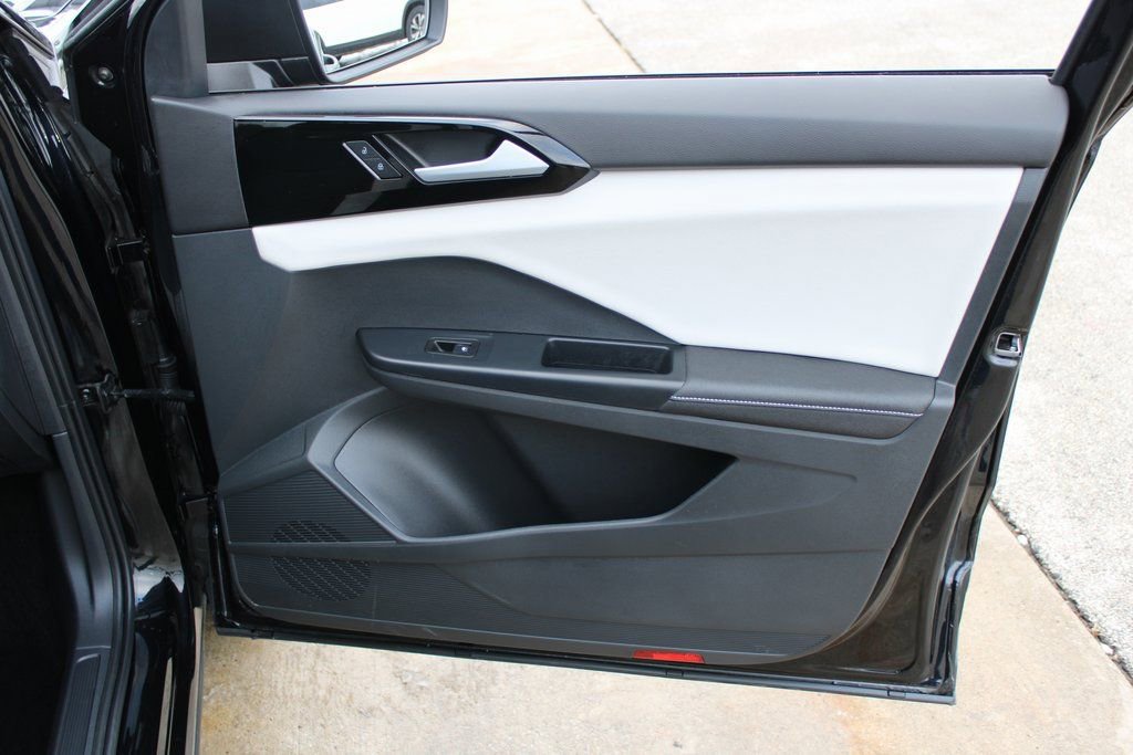 Certified 2025 Volkswagen Taos S image 24