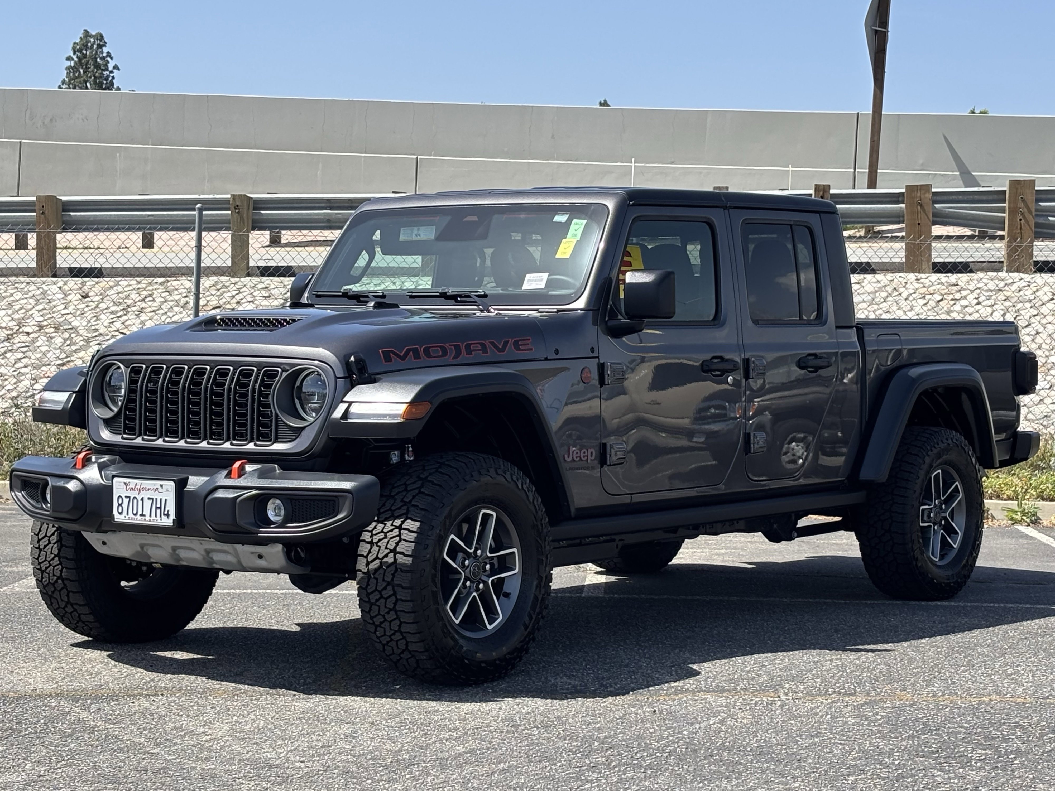 Used 2026 Jeep Gladiator Mojave AWD/4WD image 7