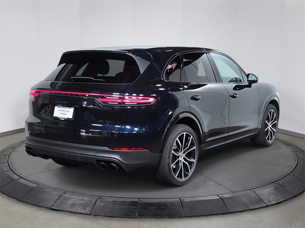 Used 2023 Porsche Cayenne Platinum Edition image 7
