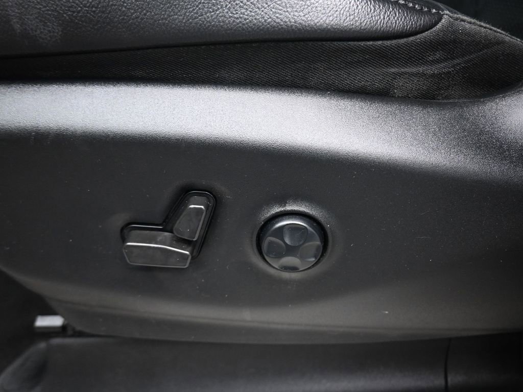 Used 2022 Chrysler Pacifica Touring-L image 12