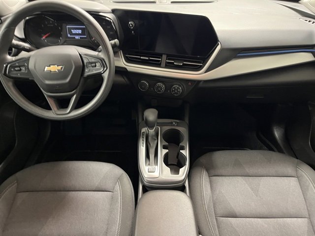 Used 2025 Chevrolet Trax LS w/ LS Convenience Package image 2