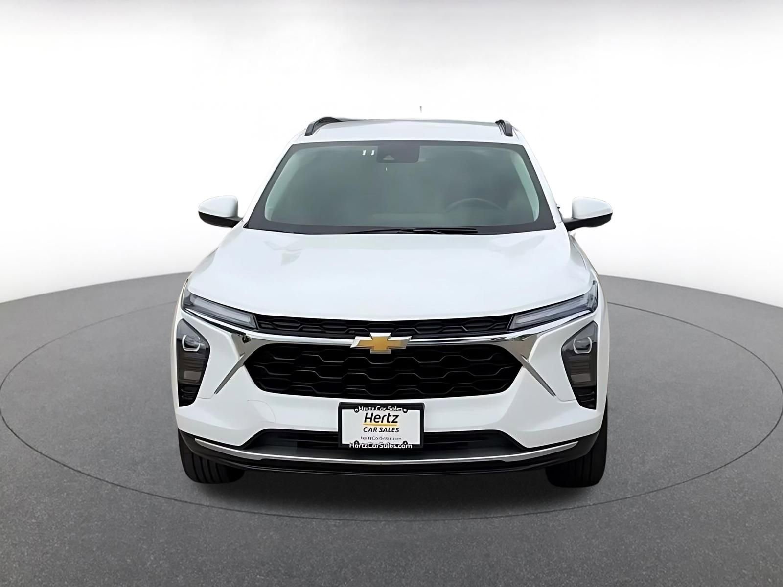 Used 2025 Chevrolet Trax LT FWD image 4