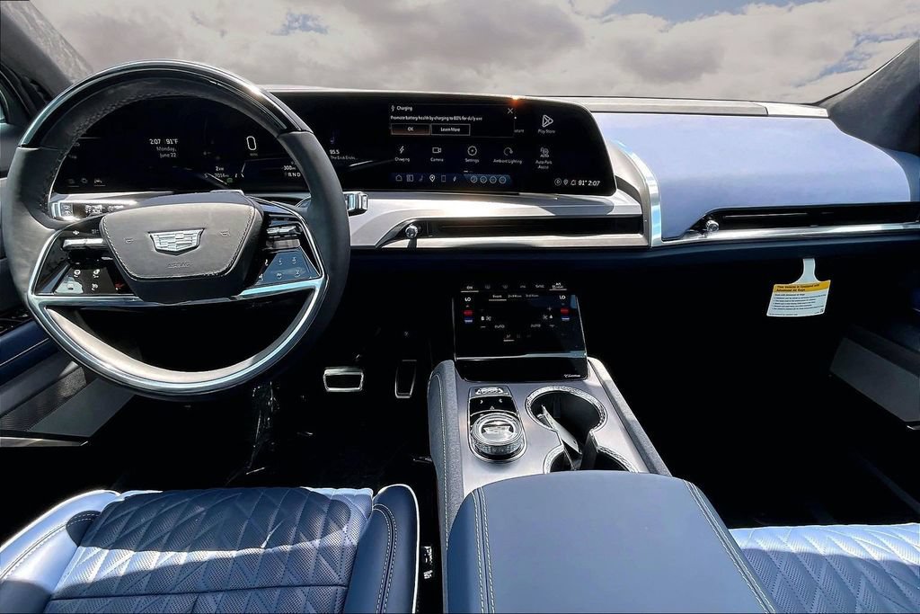 Certified 2026 Cadillac Vistiq Premium Luxury AWD/4WD image 7