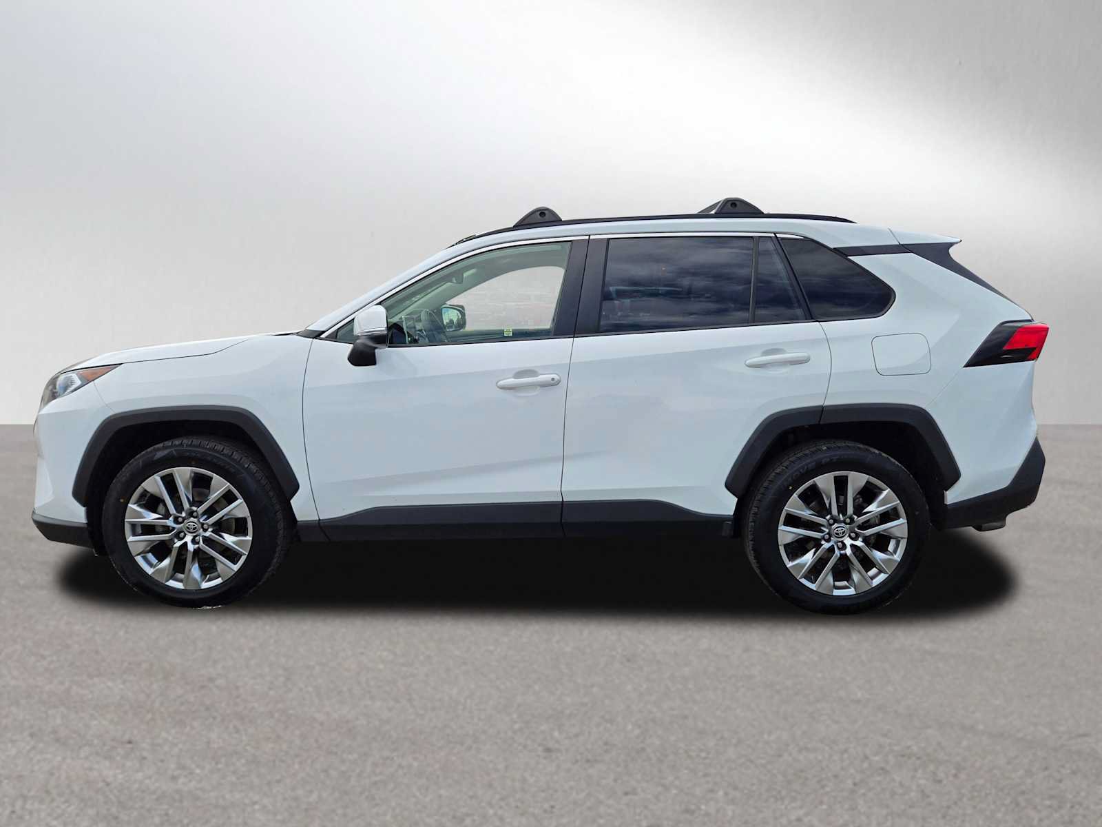 Used 2020 Toyota RAV4 XLE Premium AWD/4WD image 7