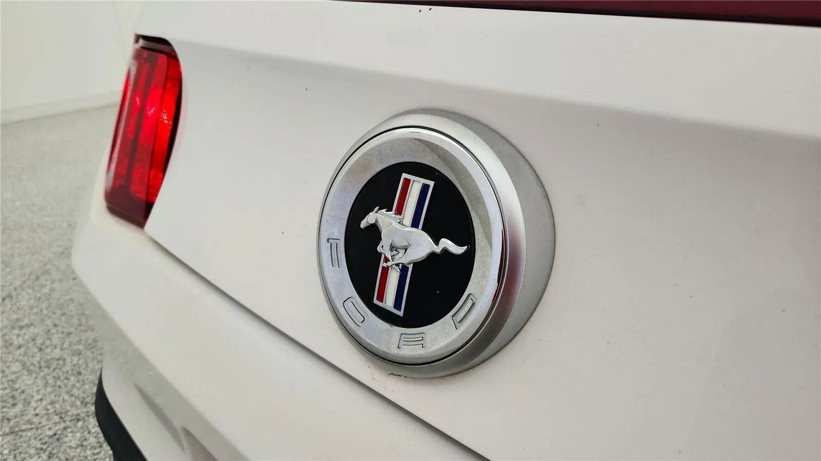 Used 2010 Ford Mustang Premium RWD image 16