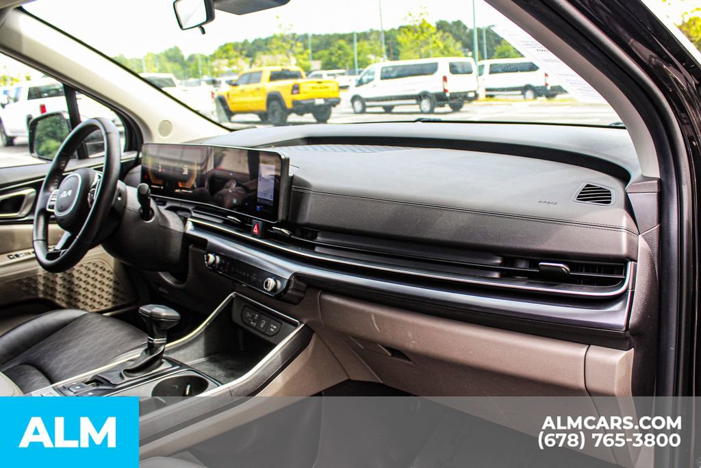 Used 2025 Kia Carnival FWD image 24