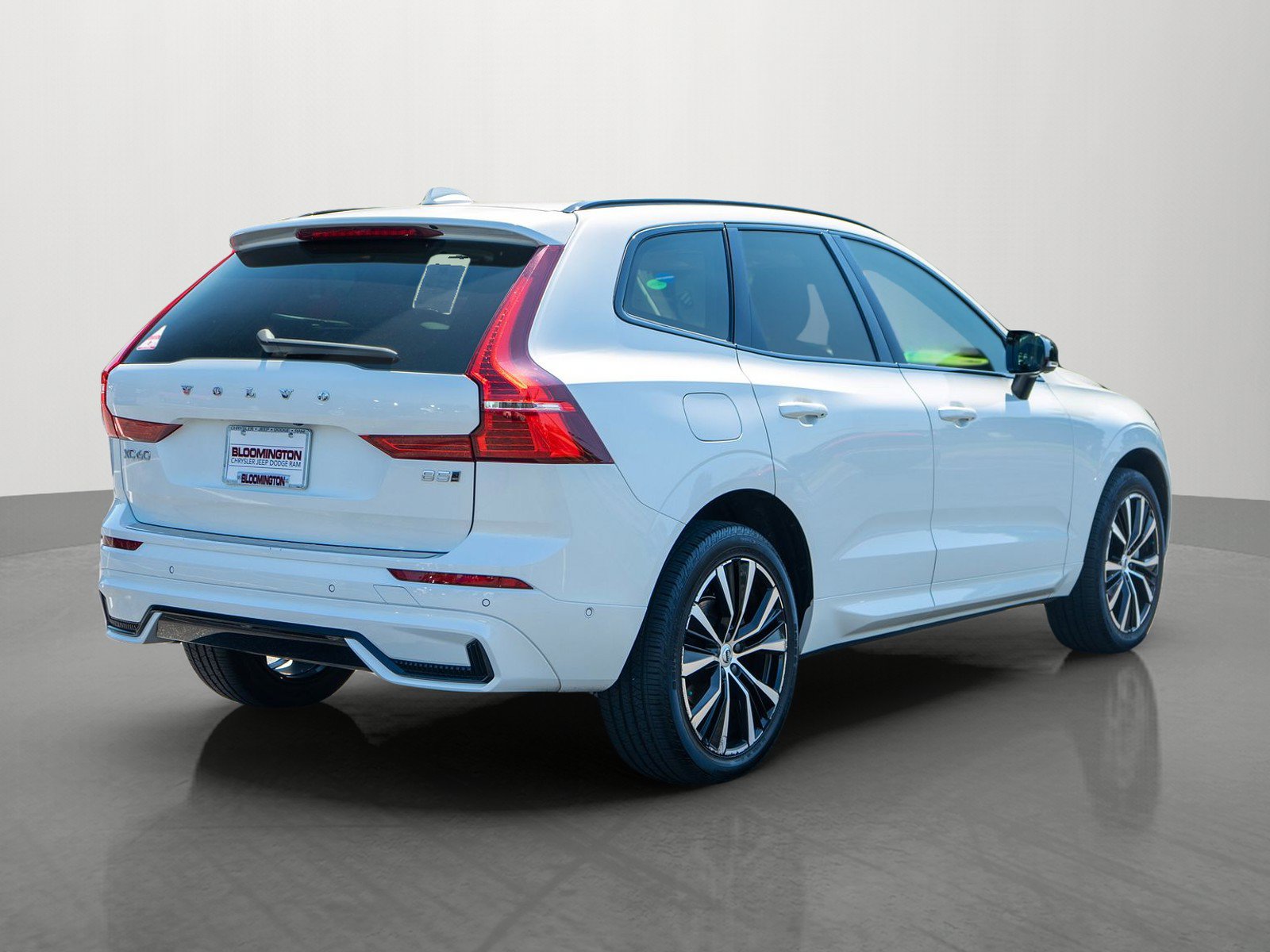 Used 2024 Volvo XC60 B5 Plus w/ Protection Package Premier AWD/4WD image 7